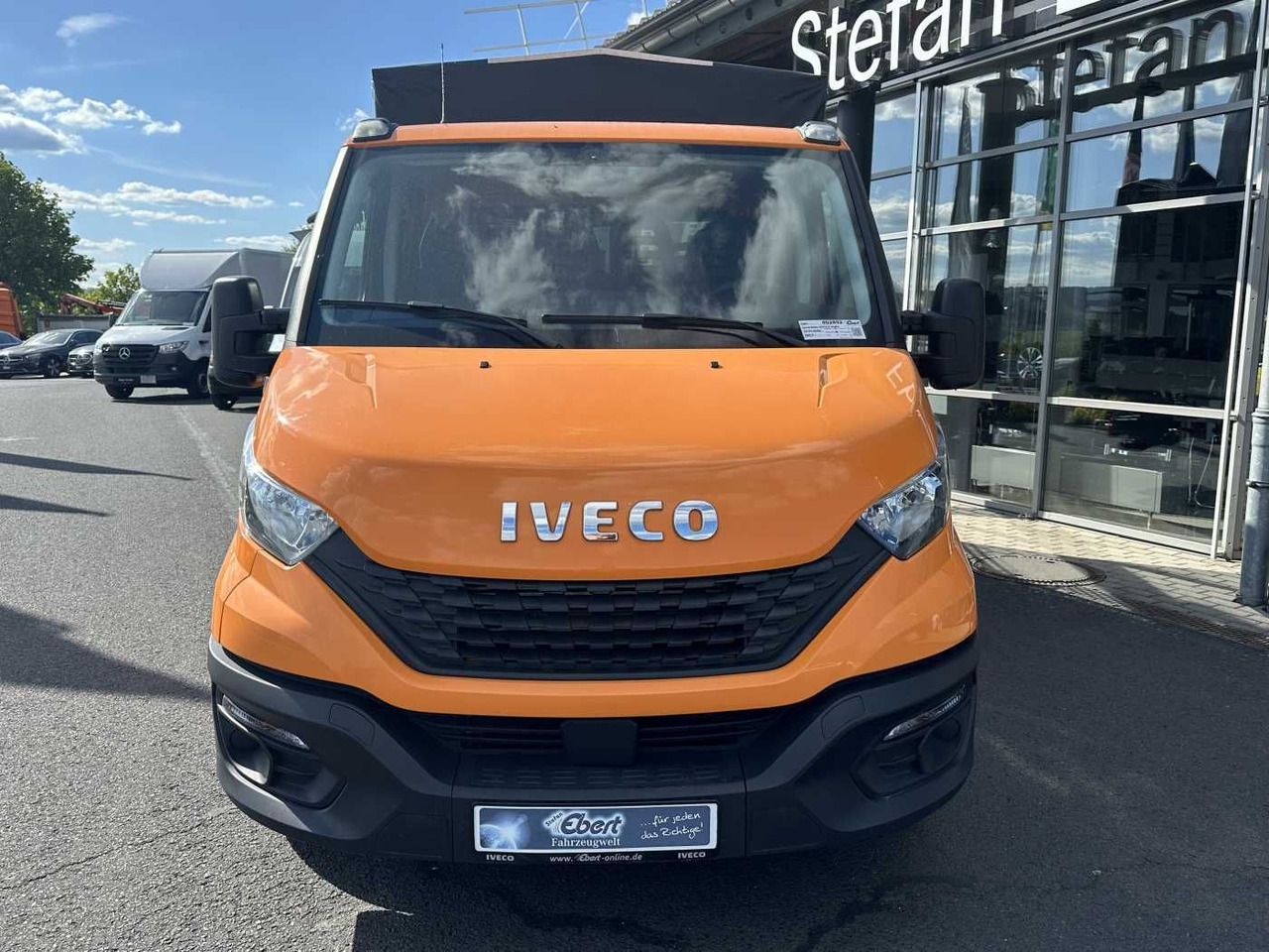 Iveco Daily 35S14 Pritsche+Plane *AHK*Ladekran*7-Sitze - Furgão caixa aberta: foto 2 Iveco Daily 35S14 Pritsche+Plane *AHK*Ladekran*7-Sitze - Furgão caixa aberta: foto 2