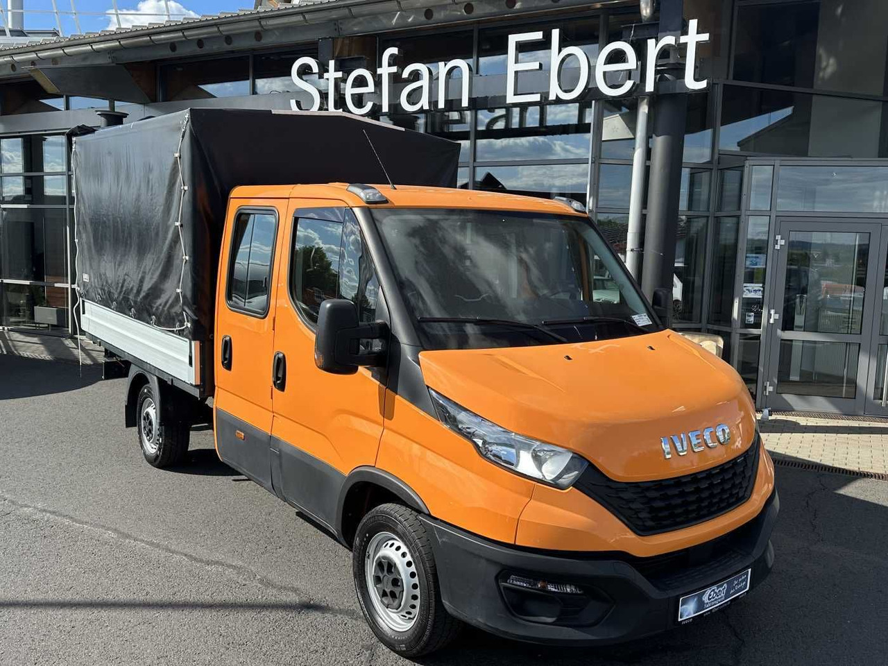 Iveco Daily 35S14 Pritsche+Plane *AHK*Ladekran*7-Sitze - Furgão caixa aberta: foto 1 Iveco Daily 35S14 Pritsche+Plane *AHK*Ladekran*7-Sitze - Furgão caixa aberta: foto 1