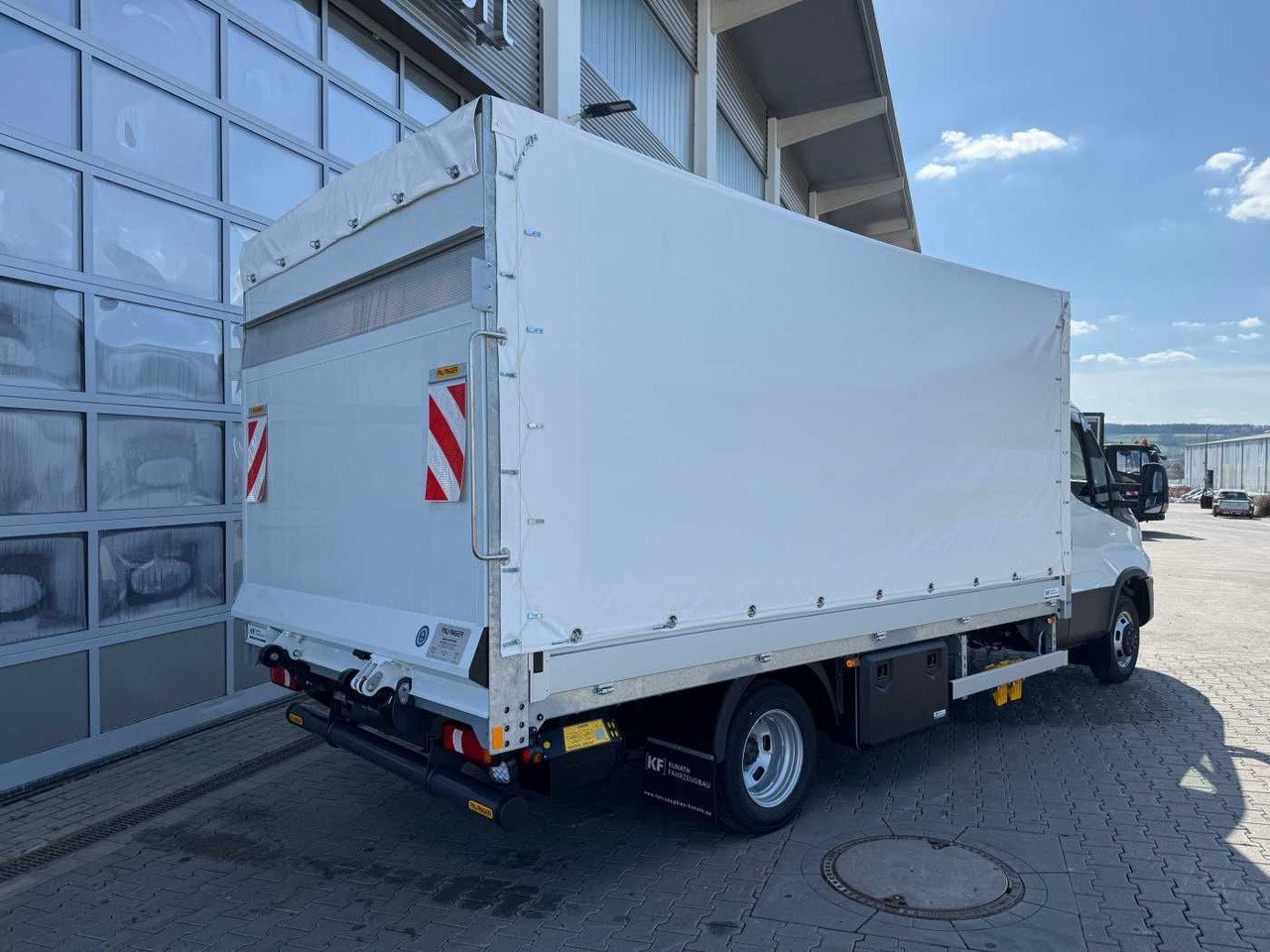Iveco Daily 50C16 HA8 Pritsche+Plane *LBW* 3x - Furgão de toldo: foto 3 Iveco Daily 50C16 HA8 Pritsche+Plane *LBW* 3x - Furgão de toldo: foto 3