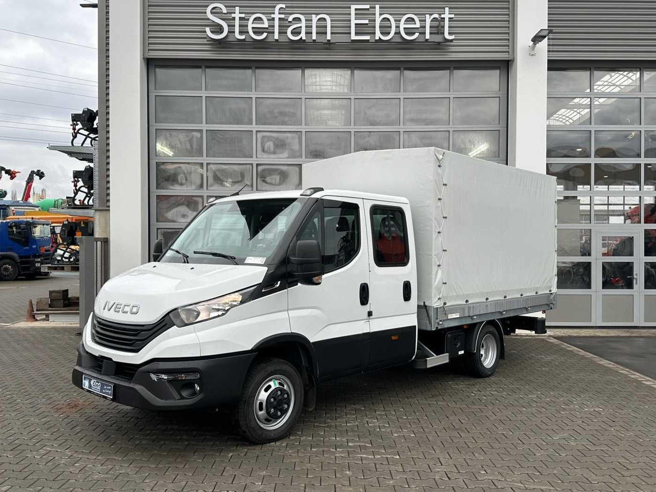 Iveco Daily 50C18H A8 DoKa *AHK*Automatik*7-Sitze* - Furgão caixa aberta, Carrinha cabine dupla: foto 1 Iveco Daily 50C18H A8 DoKa *AHK*Automatik*7-Sitze* - Furgão caixa aberta, Carrinha cabine dupla: foto 1