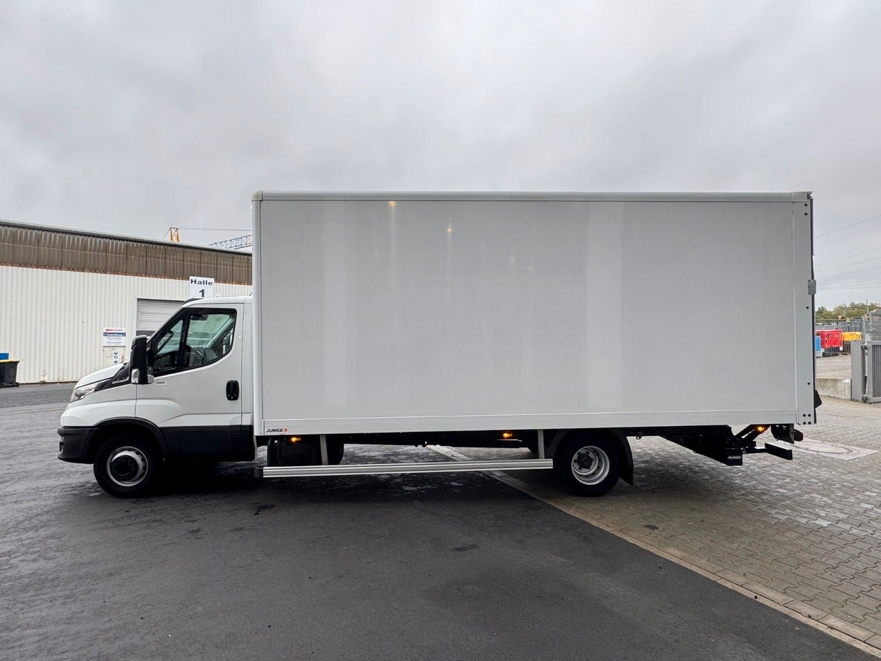 Iveco Daily 70C18 A8 *Koffer*LBW*Automatik* - Carrinha de contentor: foto 5 Iveco Daily 70C18 A8 *Koffer*LBW*Automatik* - Carrinha de contentor: foto 5