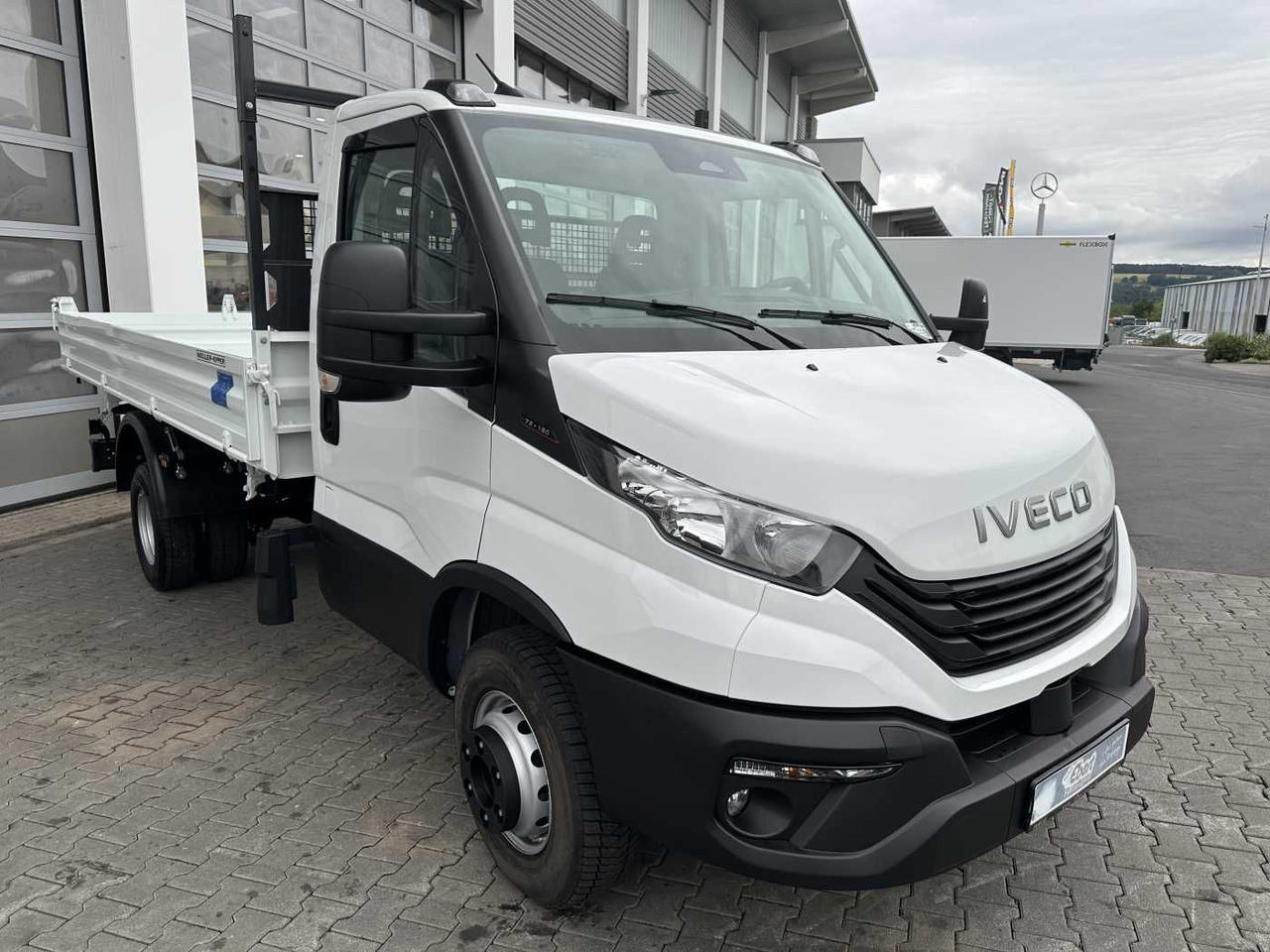 Iveco Daily 70C18H 3-S.-Kipper *R3.750mm*2xAHK* 4x - Furgão basculante: foto 3 Iveco Daily 70C18H 3-S.-Kipper *R3.750mm*2xAHK* 4x - Furgão basculante: foto 3