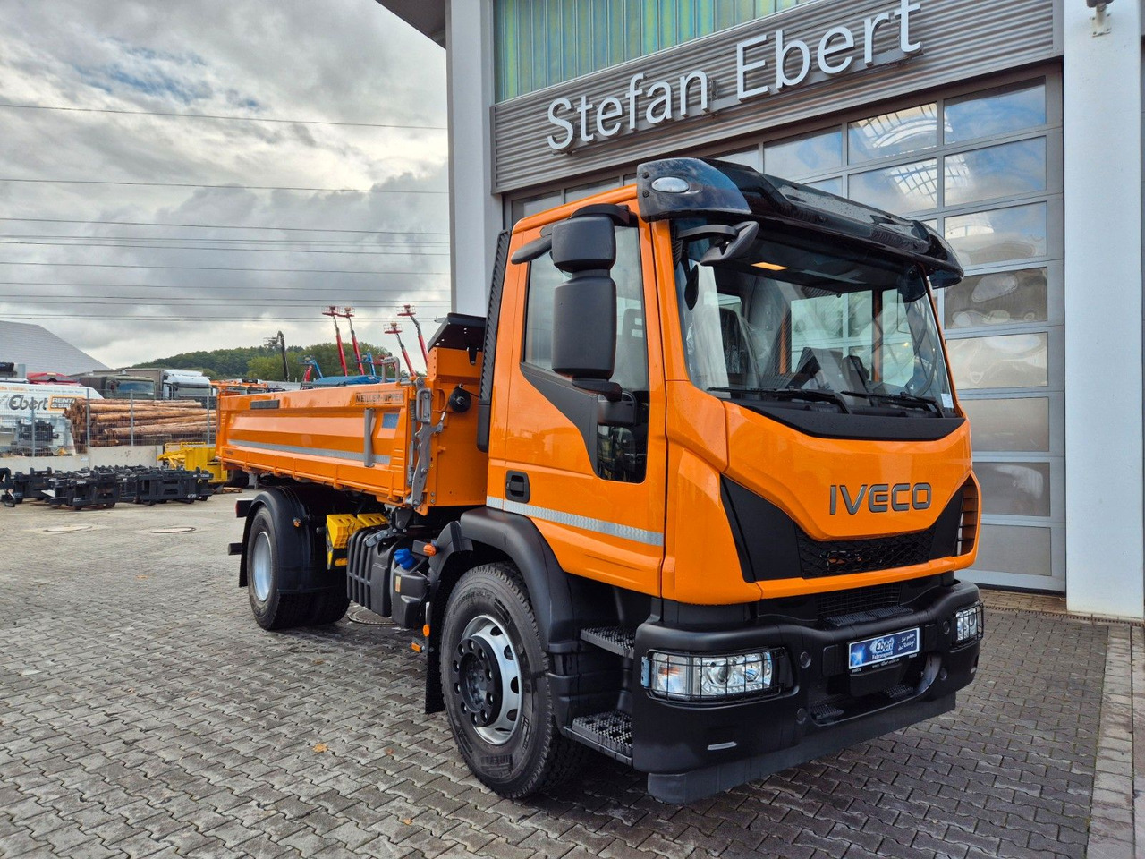 Iveco Eurocargo ML180E32K 4x2 Meiller AHK - Caminhão basculante: foto 3 Iveco Eurocargo ML180E32K 4x2 Meiller AHK - Caminhão basculante: foto 3