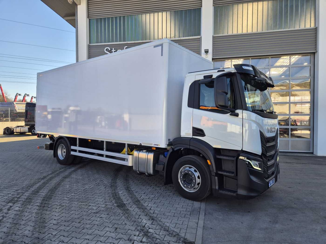 Iveco S-Way AD190S40/P Junge AHK LBW 2.000kg - Caminhão furgão: foto 4 Iveco S-Way AD190S40/P Junge AHK LBW 2.000kg - Caminhão furgão: foto 4