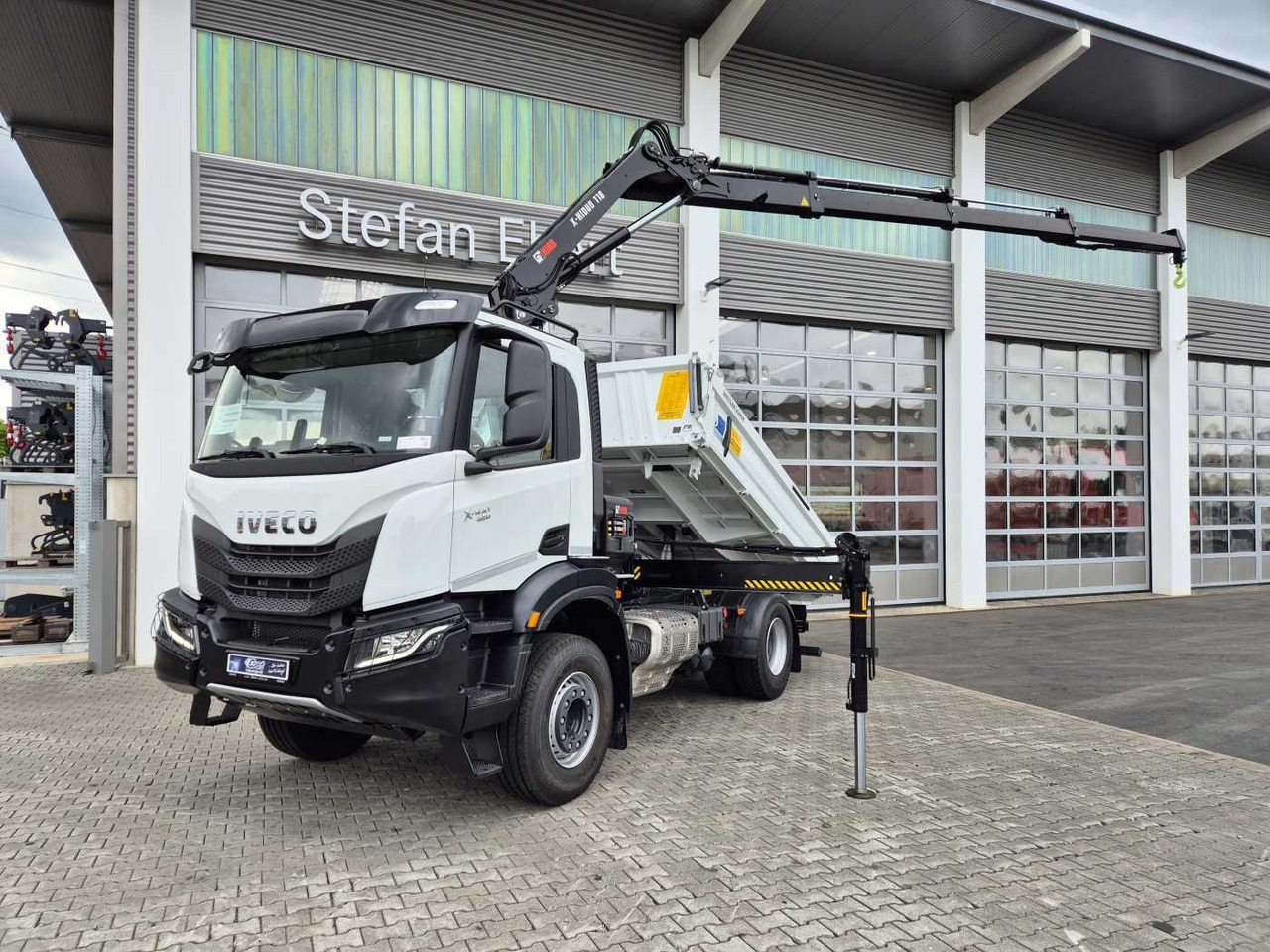 Iveco X-Way AD200X42/P HR OFF Hiab X-HIDUO 118E-3 Funk - Caminhão basculante, Caminhão grua: foto 1 Iveco X-Way AD200X42/P HR OFF Hiab X-HIDUO 118E-3 Funk - Caminhão basculante, Caminhão grua: foto 1