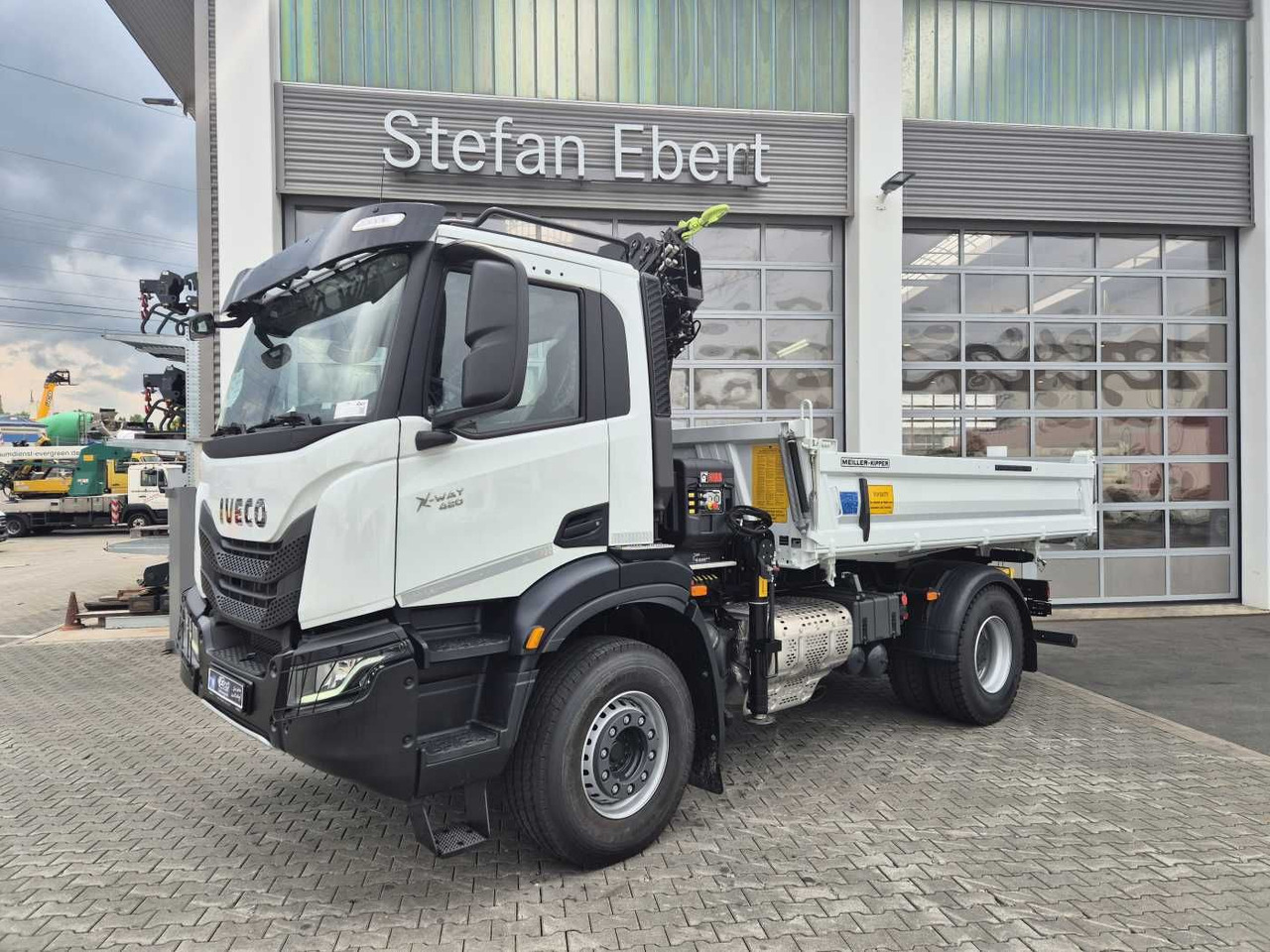 Iveco X-Way AD200X42/P HR OFF Hiab X-HIDUO 118E-3 Funk - Caminhão basculante, Caminhão grua: foto 4 Iveco X-Way AD200X42/P HR OFF Hiab X-HIDUO 118E-3 Funk - Caminhão basculante, Caminhão grua: foto 4