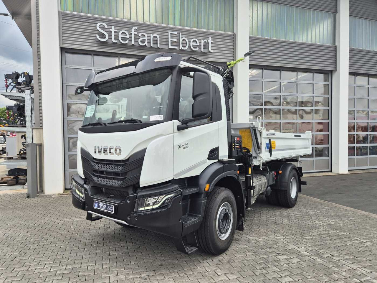 Iveco X-Way AD200X42/P HR OFF Hiab X-HIDUO 118E-3 Funk - Caminhão basculante, Caminhão grua: foto 2 Iveco X-Way AD200X42/P HR OFF Hiab X-HIDUO 118E-3 Funk - Caminhão basculante, Caminhão grua: foto 2