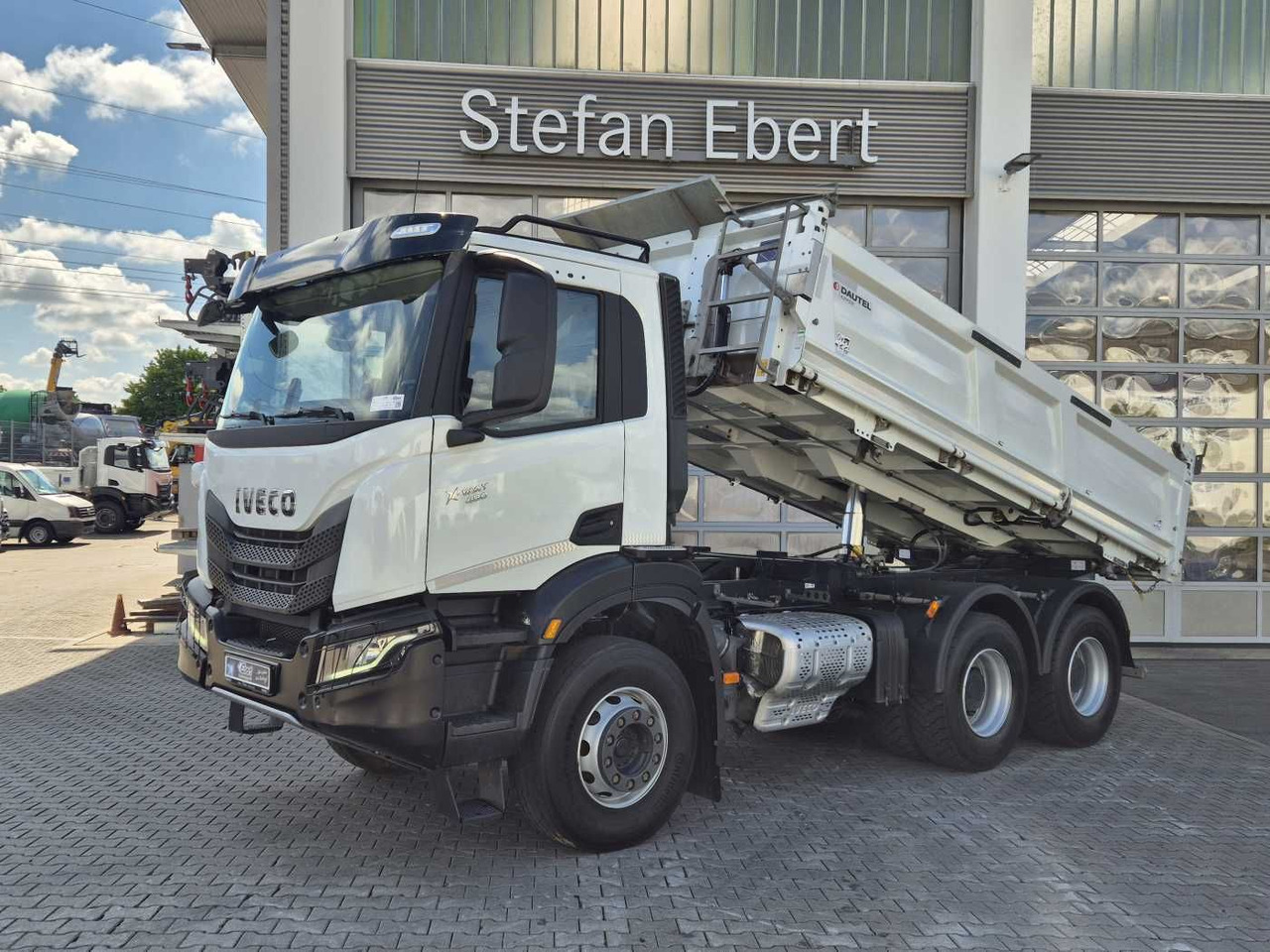 Iveco X-Way AD300X48Z HR 6x4 Intarder Bordmatic Kamera - Caminhão basculante: foto 1 Iveco X-Way AD300X48Z HR 6x4 Intarder Bordmatic Kamera - Caminhão basculante: foto 1