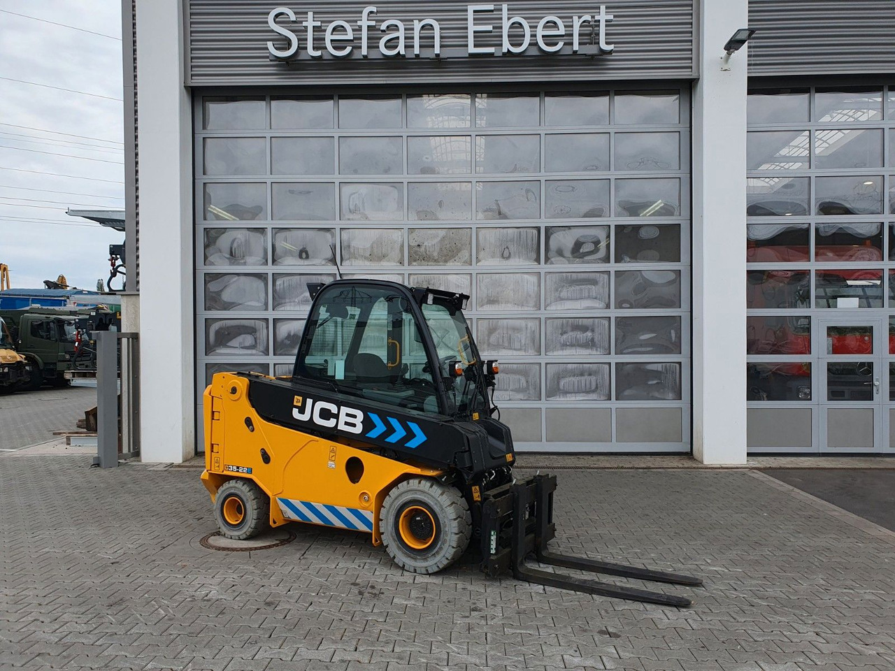 JCB TLT 35-22E Teletruck / nur 149h! / 2022 / SS - Empilhador telescópico: foto 1 JCB TLT 35-22E Teletruck / nur 149h! / 2022 / SS - Empilhador telescópico: foto 1