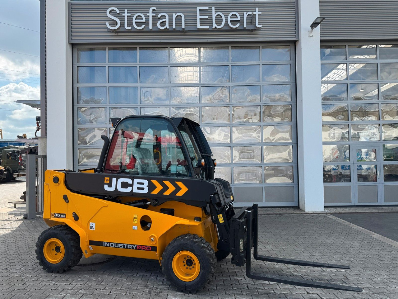JCB TLT 35-26D 4WD Teletruck / NEU 2025 / SS - Empilhador telescópico: foto 1 JCB TLT 35-26D 4WD Teletruck / NEU 2025 / SS - Empilhador telescópico: foto 1