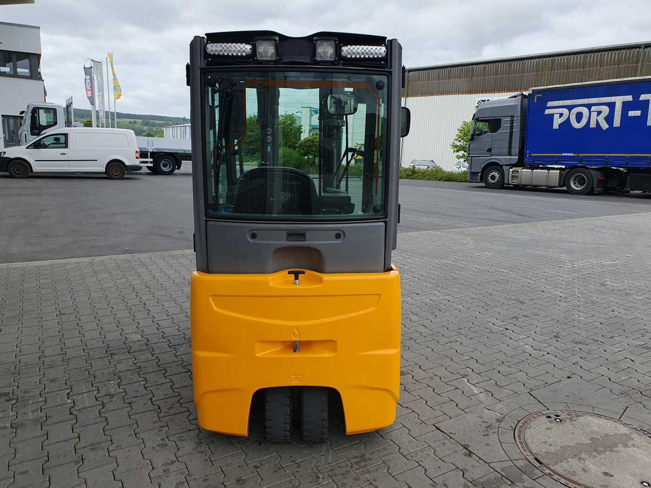 Jungheinrich EFG 215 / Triplex: 4.25m! / SS / 4.297h! - Empilhadeira elétrica: foto 5 Jungheinrich EFG 215 / Triplex: 4.25m! / SS / 4.297h! - Empilhadeira elétrica: foto 5