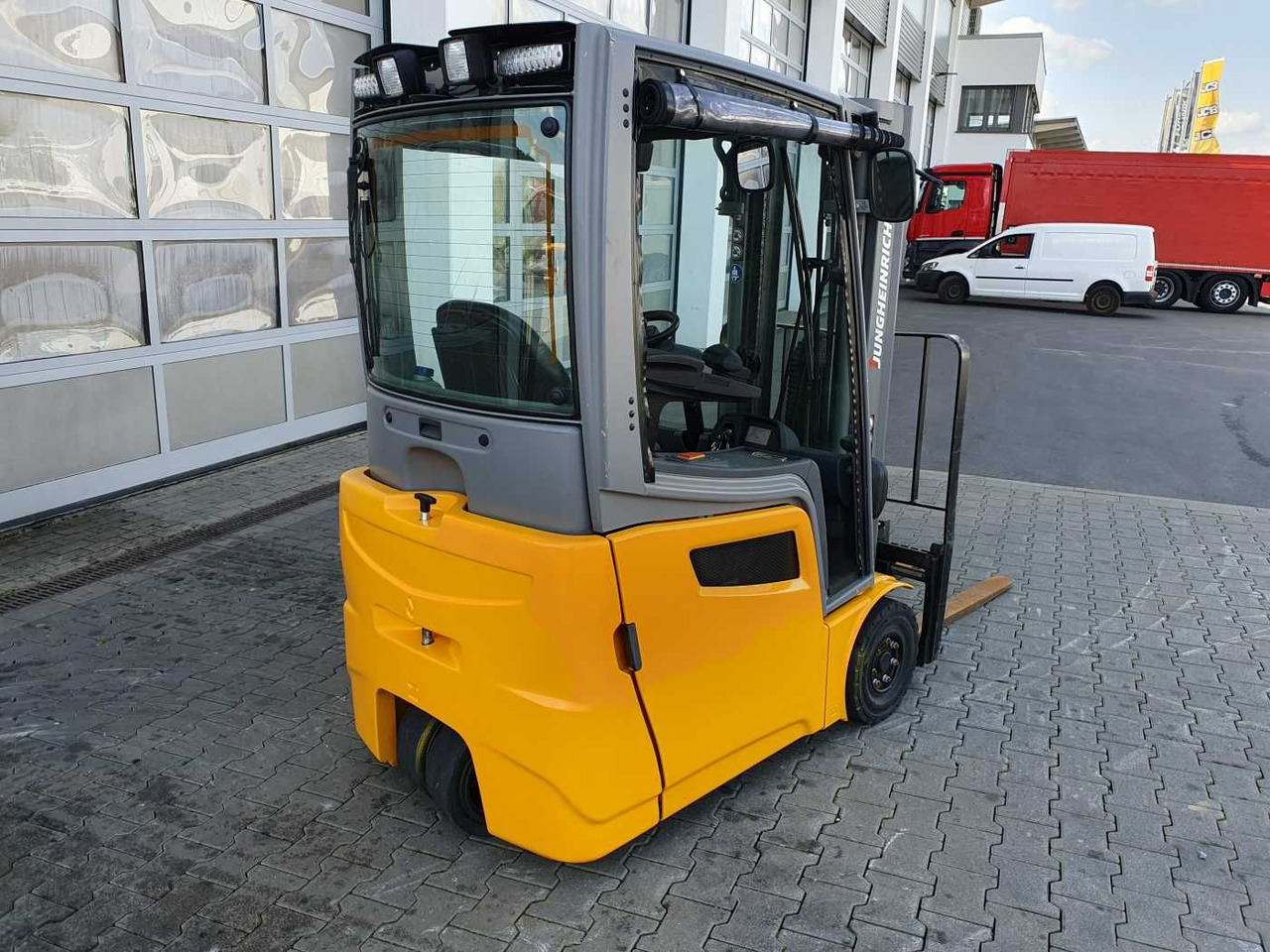 Jungheinrich EFG 215 / Triplex: 4.25m! / SS / nur 3.488h! - Empilhadeira elétrica: foto 4 Jungheinrich EFG 215 / Triplex: 4.25m! / SS / nur 3.488h! - Empilhadeira elétrica: foto 4