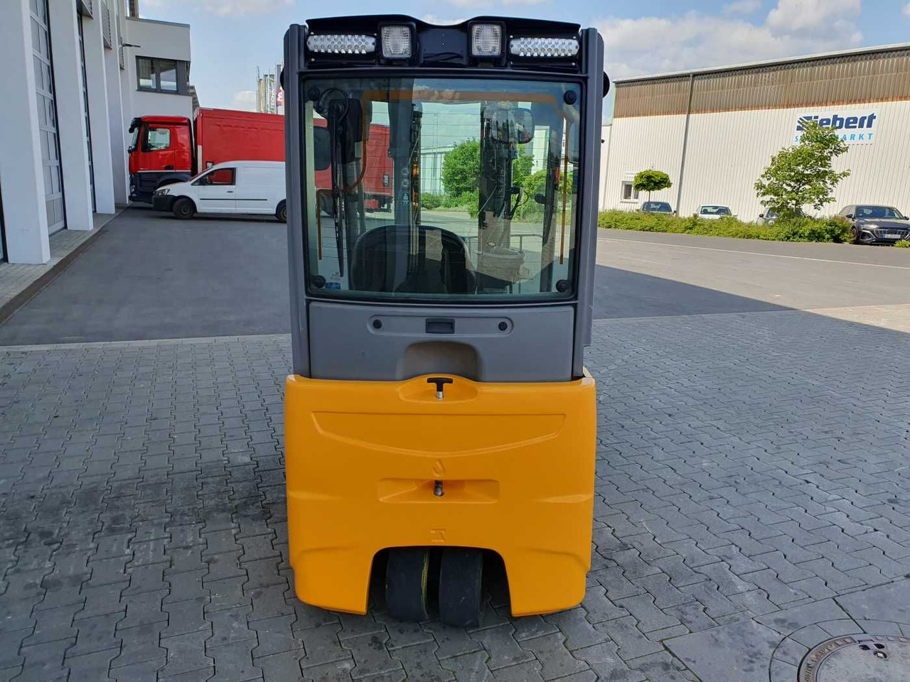 Jungheinrich EFG 215 / Triplex: 4.25m! / SS / nur 3.488h! - Empilhadeira elétrica: foto 5 Jungheinrich EFG 215 / Triplex: 4.25m! / SS / nur 3.488h! - Empilhadeira elétrica: foto 5