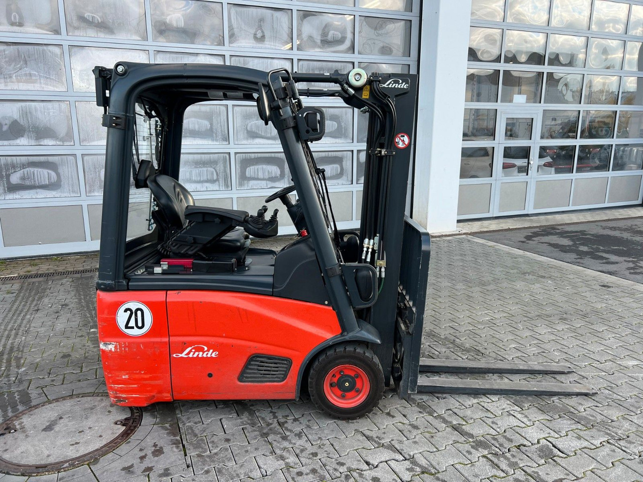 Linde E14 - 01 / Triplex: 4.10m! / SS / nur 986h! - Empilhadeira elétrica: foto 3 Linde E14 - 01 / Triplex: 4.10m! / SS / nur 986h! - Empilhadeira elétrica: foto 3