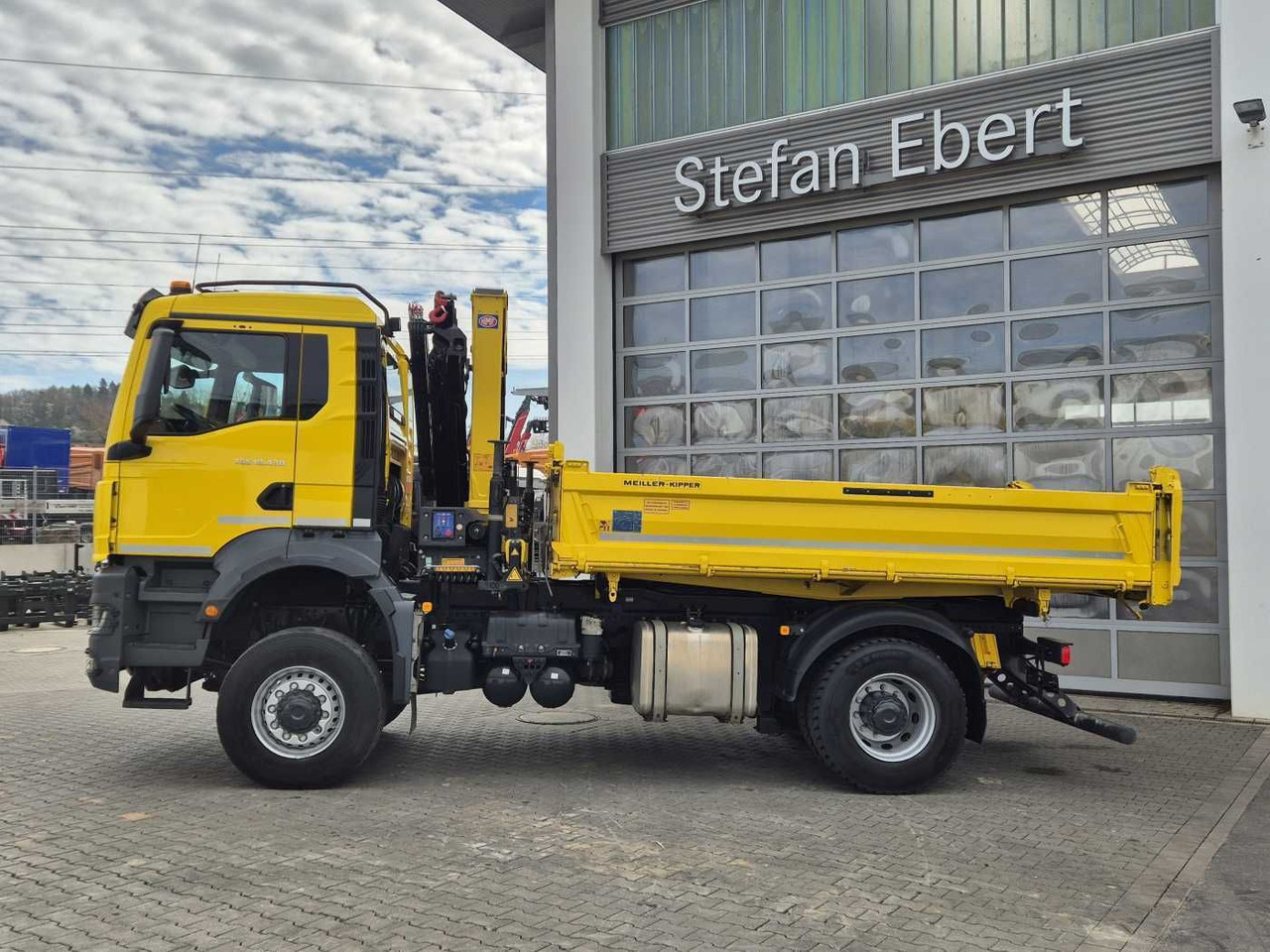 MAN TGS 18.430 4x4 BL Kran HMF 1130K-RCS Funk AHK - Caminhão grua: foto 4 MAN TGS 18.430 4x4 BL Kran HMF 1130K-RCS Funk AHK - Caminhão grua: foto 4
