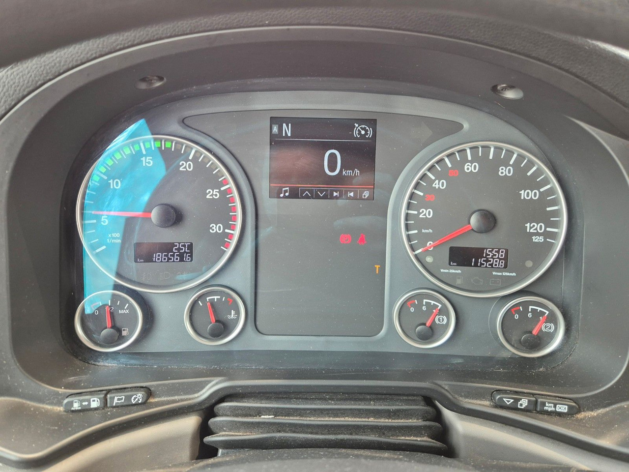 Caminhão grua MAN TGS 26.420 6x2-4 LL Hiab 177K PRO 2 Stück: foto 23 Caminhão grua MAN TGS 26.420 6x2-4 LL Hiab 177K PRO 2 Stück: foto 23