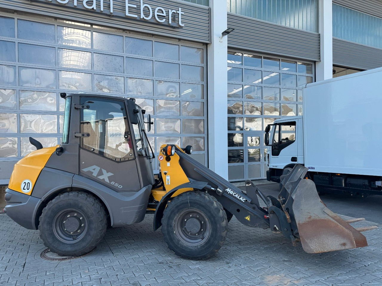 MECALAC AX850 / nur 671h / 11.2022 / Gabel / Schaufel - Carregadeira de rodas: foto 2 MECALAC AX850 / nur 671h / 11.2022 / Gabel / Schaufel - Carregadeira de rodas: foto 2