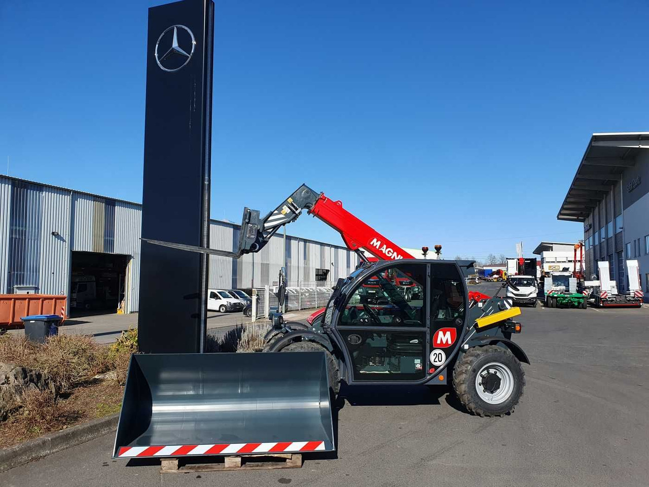 Magni TH 3.6-D5/D / 3to - 5,8m / 75PS - Empilhador telescópico: foto 1 Magni TH 3.6-D5/D / 3to - 5,8m / 75PS - Empilhador telescópico: foto 1