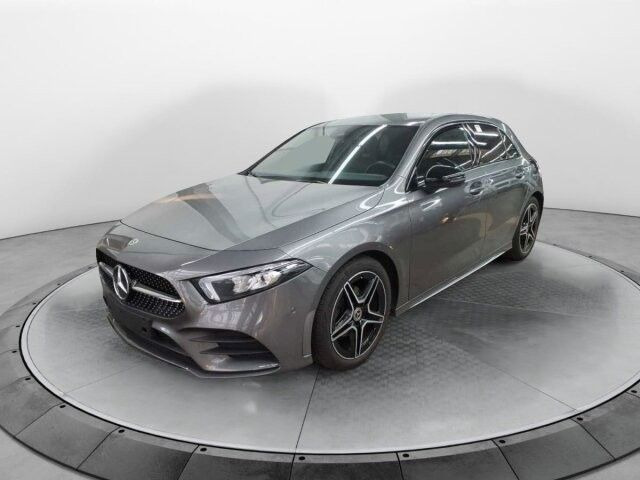 Mercedes-Benz A 180 AMG+LED+IHC+RFK+TotWinkel+SFIntegration - Automóvel: foto 1 Mercedes-Benz A 180 AMG+LED+IHC+RFK+TotWinkel+SFIntegration - Automóvel: foto 1