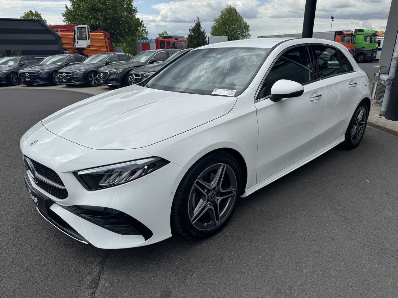 Mercedes-Benz A 200d AMG+AHK+Ambiente+RFK+MBUX+LED+IHC - Sedã: foto 2 Mercedes-Benz A 200d AMG+AHK+Ambiente+RFK+MBUX+LED+IHC - Sedã: foto 2