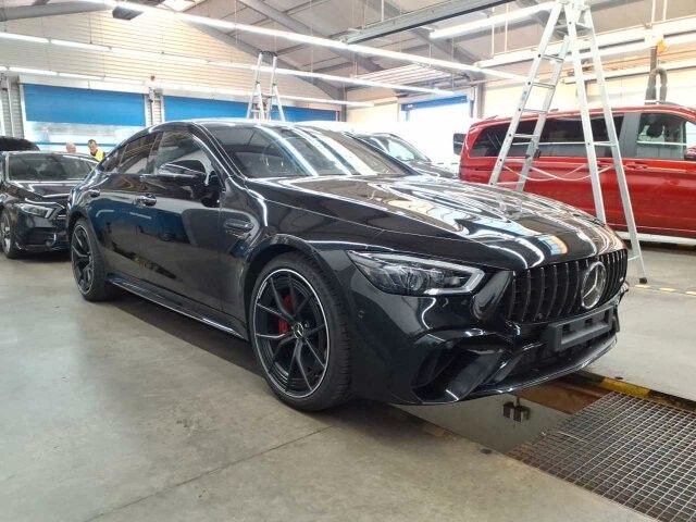Mercedes-Benz AMG 63 4M Pano+AirM+Burm+Massage+360+AGA+ - Coupé: foto 2 Mercedes-Benz AMG 63 4M Pano+AirM+Burm+Massage+360+AGA+ - Coupé: foto 2