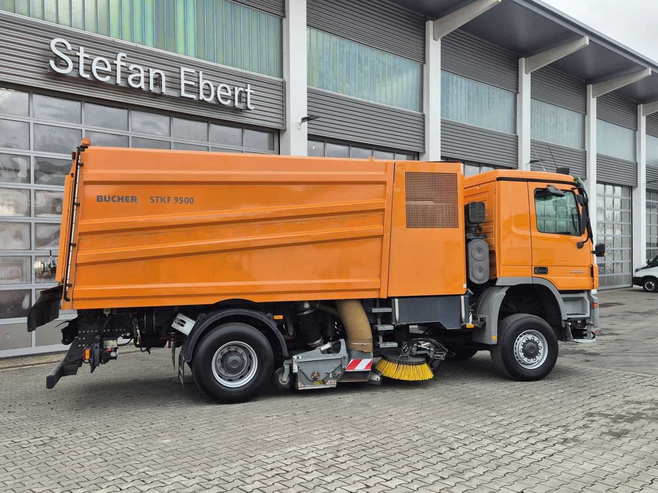 Locação de  Mercedes-Benz Actros 2032 A 4x4 Bucher STKF 9500 Airport 30x Mercedes-Benz Actros 2032 A 4x4 Bucher STKF 9500 Airport 30x: foto 6