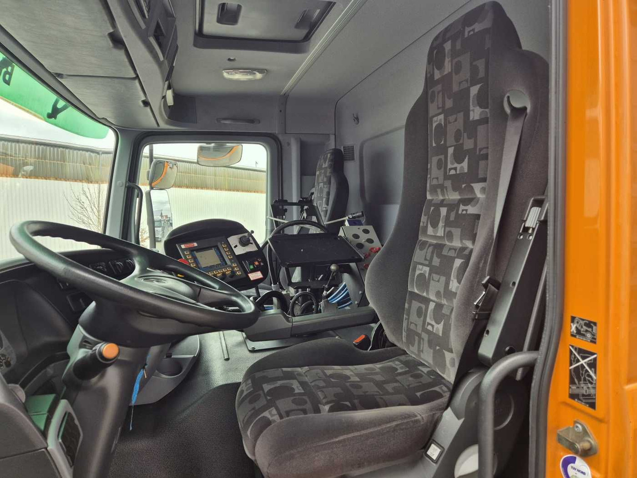 Varredora urbana Mercedes-Benz Actros 2032 A 4x4 Bucher STKF 9500 Airport 30x: foto 10