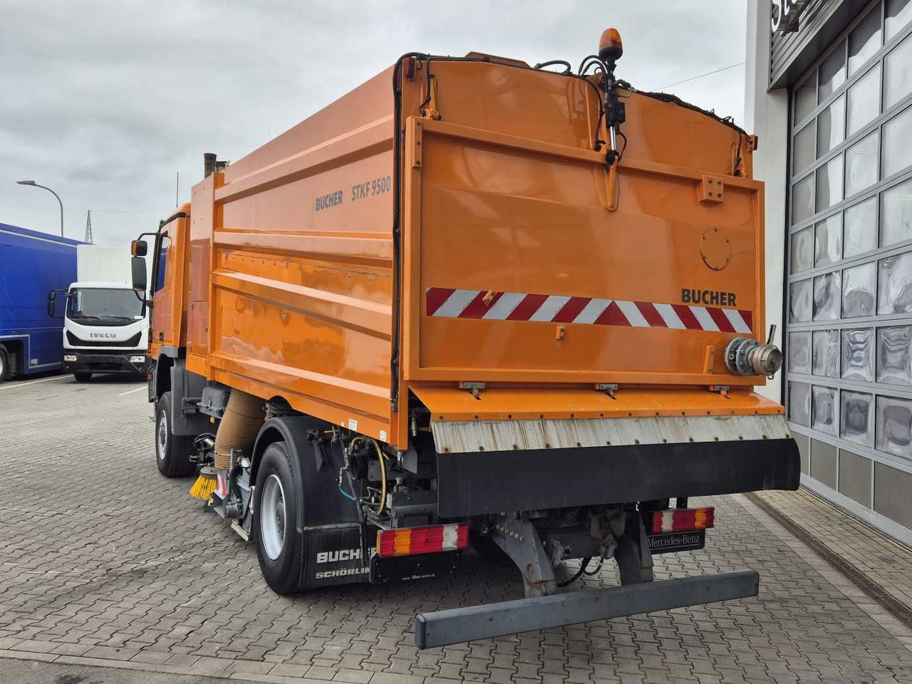 Varredora urbana Mercedes-Benz Actros 2032 A 4x4 Bucher STKF 9500 Airport 30x: foto 7