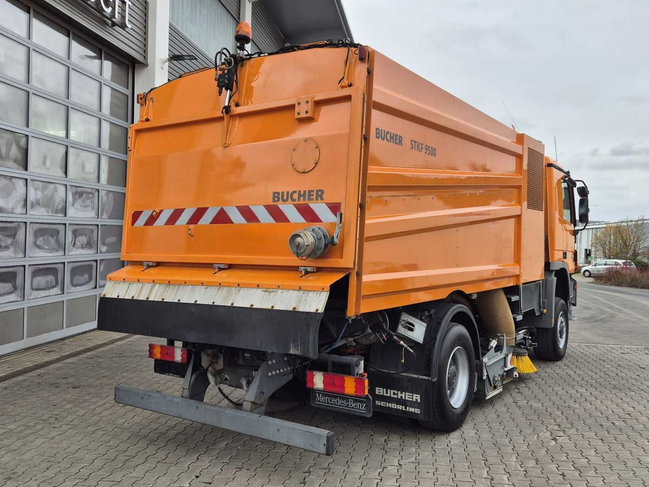 Varredora urbana Mercedes-Benz Actros 2032 A 4x4 Bucher STKF 9500 Airport 30x: foto 9