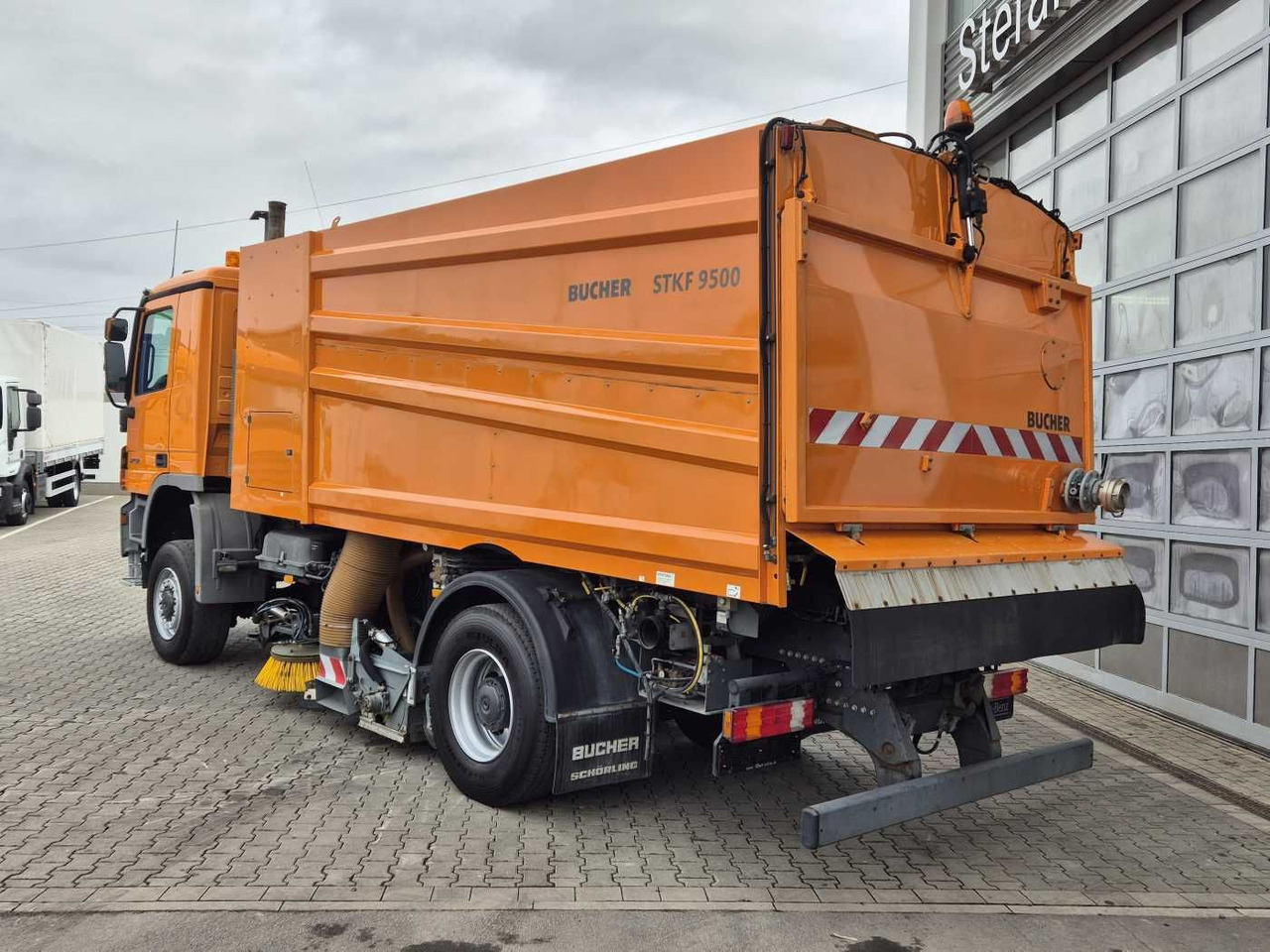 Varredora urbana Mercedes-Benz Actros 2032 A 4x4 Bucher STKF 9500 Airport 30x: foto 15