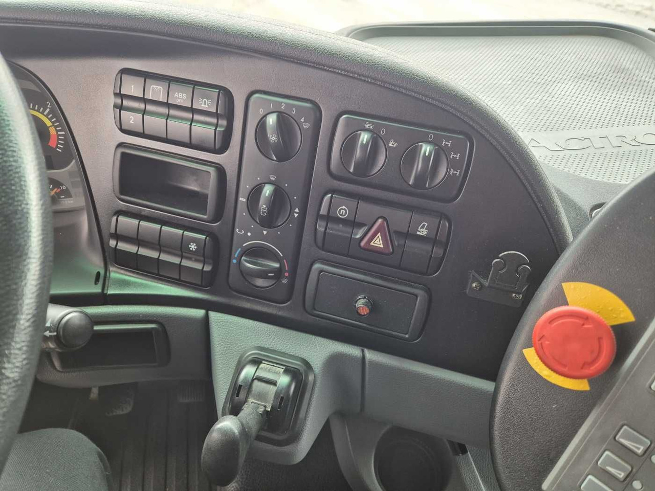 Varredora urbana Mercedes-Benz Actros 2032 A 4x4 Bucher STKF 9500 Airport 30x: foto 13