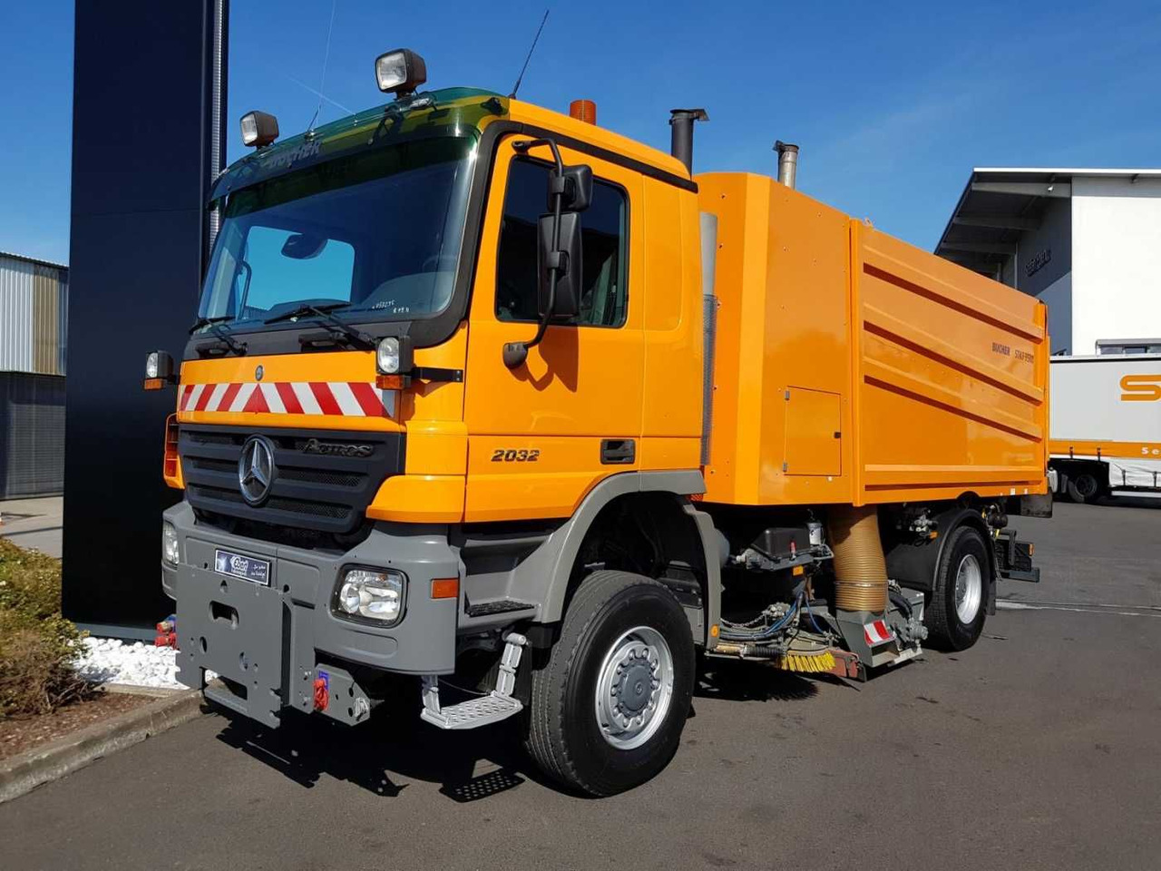 Mercedes-Benz Actros 2032 A 4x4 Bucher STKF 9500 Airport - Varredora urbana: foto 3 Mercedes-Benz Actros 2032 A 4x4 Bucher STKF 9500 Airport - Varredora urbana: foto 3
