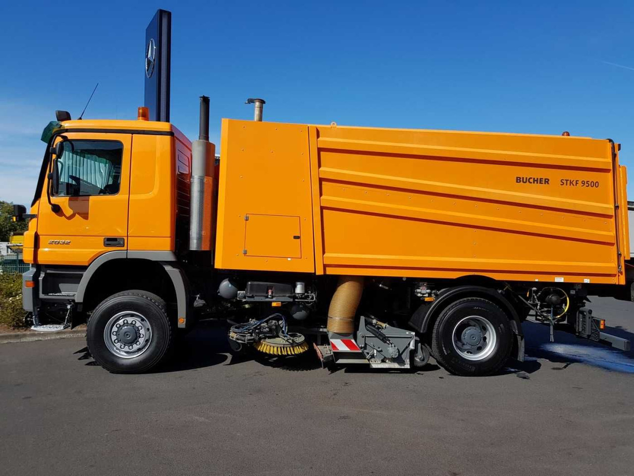 Mercedes-Benz Actros 2032 A 4x4 Bucher STKF 9500 Airport - Varredora urbana: foto 5 Mercedes-Benz Actros 2032 A 4x4 Bucher STKF 9500 Airport - Varredora urbana: foto 5