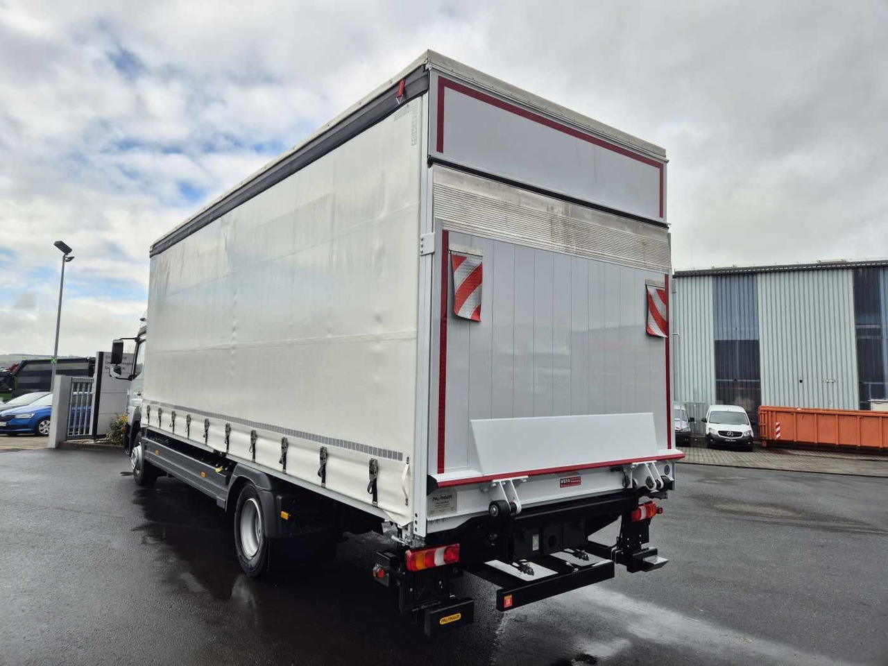 Mercedes-Benz Atego 1527 L L-Haus LBW Palfinger 1.500kg 2 Bett - Caminhão com lona: foto 5 Mercedes-Benz Atego 1527 L L-Haus LBW Palfinger 1.500kg 2 Bett - Caminhão com lona: foto 5