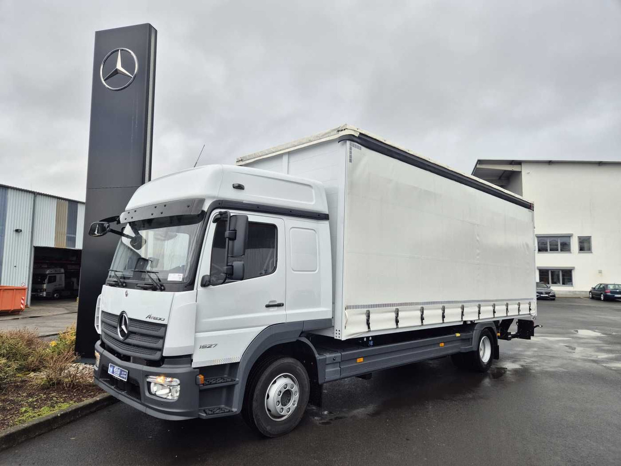Mercedes-Benz Atego 1527 L L-Haus LBW Palfinger 1.500kg 2 Bett - Caminhão com lona: foto 1 Mercedes-Benz Atego 1527 L L-Haus LBW Palfinger 1.500kg 2 Bett - Caminhão com lona: foto 1
