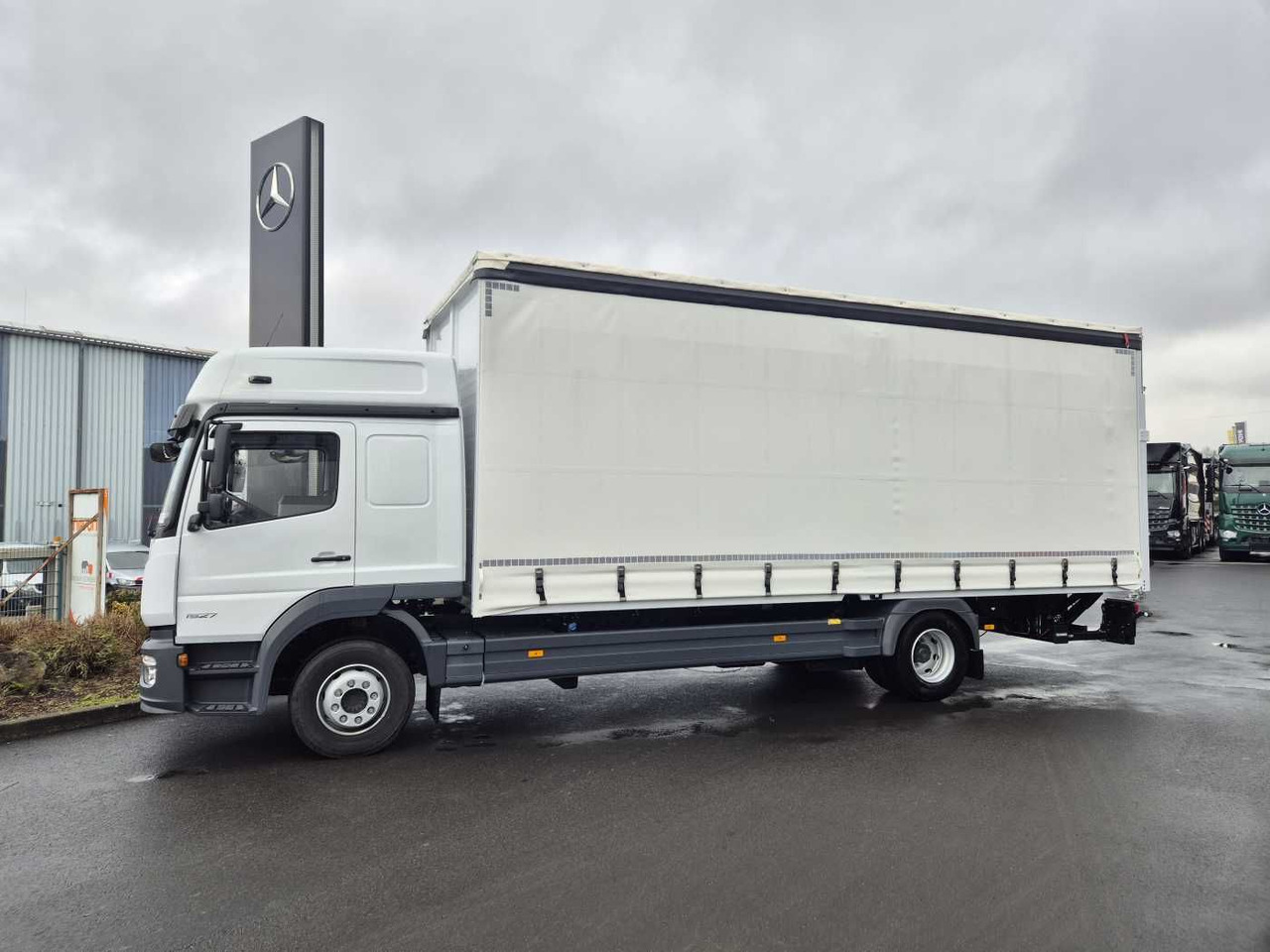 Mercedes-Benz Atego 1527 L L-Haus LBW Palfinger 1.500kg 2 Bett - Caminhão com lona: foto 3 Mercedes-Benz Atego 1527 L L-Haus LBW Palfinger 1.500kg 2 Bett - Caminhão com lona: foto 3