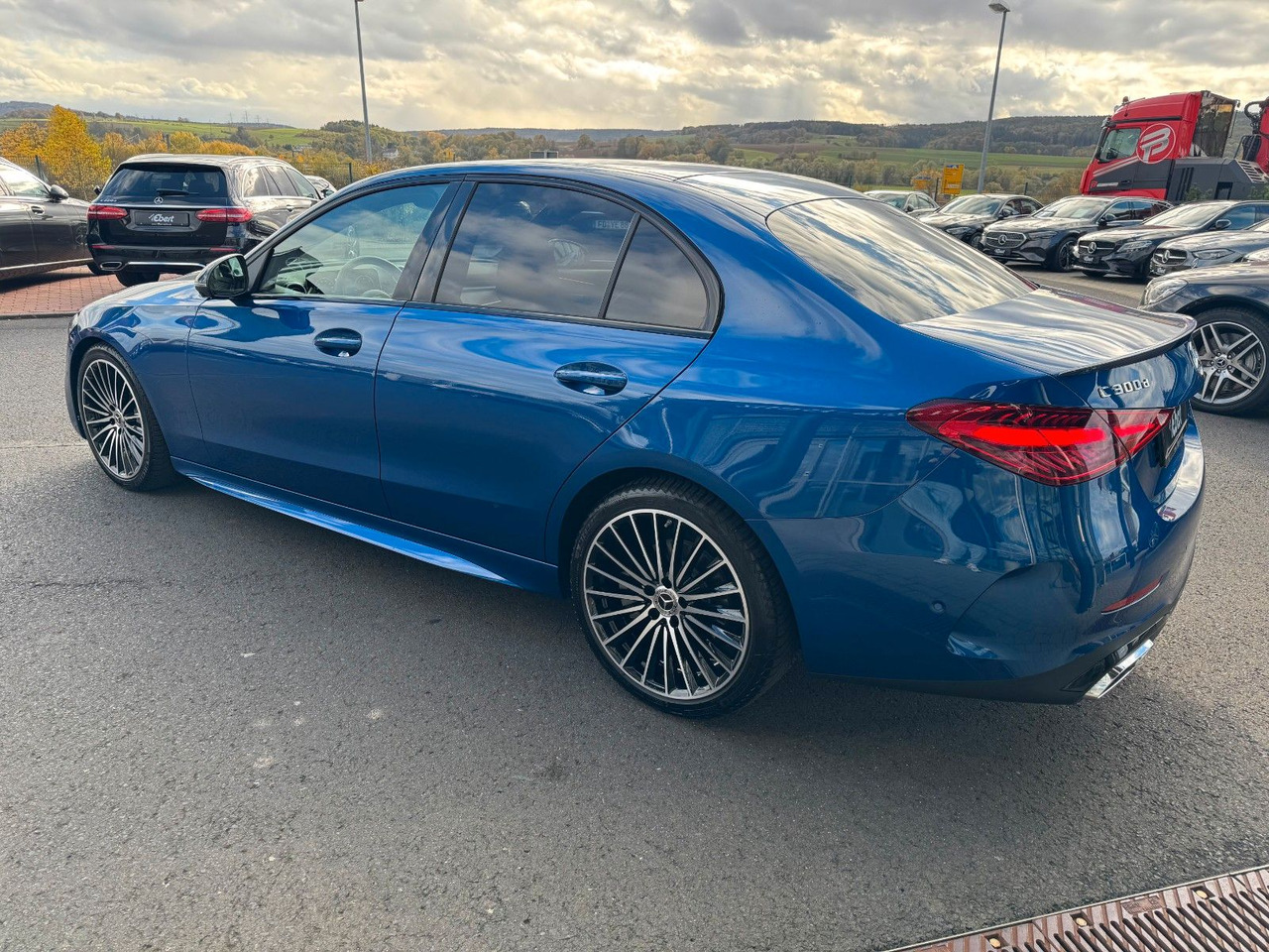 Mercedes-Benz C 300d AMG+Burmester+Distr+Digital+360+ - Sedã: foto 3 Mercedes-Benz C 300d AMG+Burmester+Distr+Digital+360+ - Sedã: foto 3