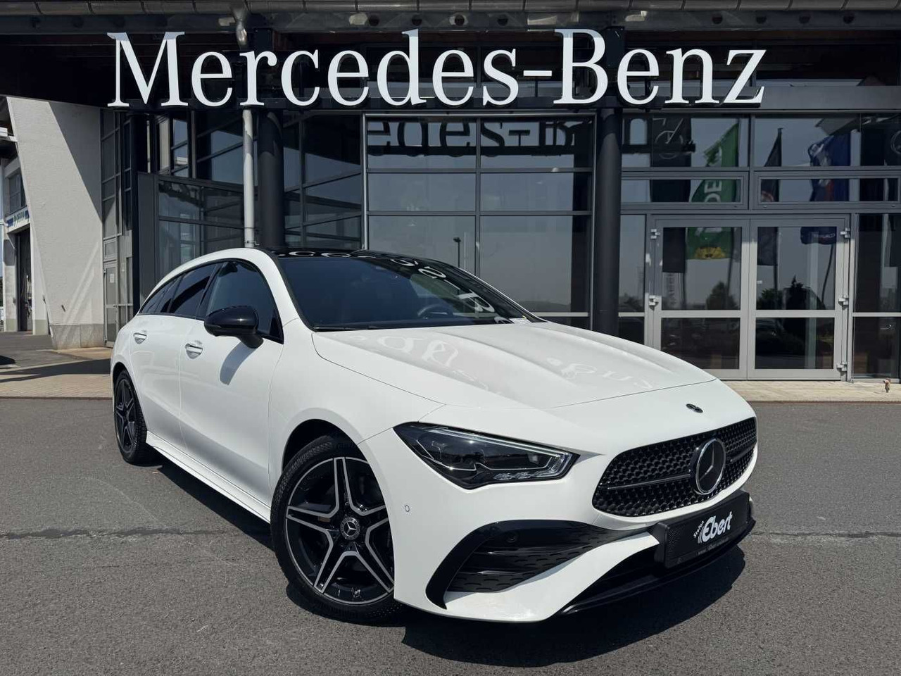 Mercedes-Benz CLA 220d Shooting Brake AMG+Pano+Distr+AHK+uvm. - Automóvel: foto 1 Mercedes-Benz CLA 220d Shooting Brake AMG+Pano+Distr+AHK+uvm. - Automóvel: foto 1