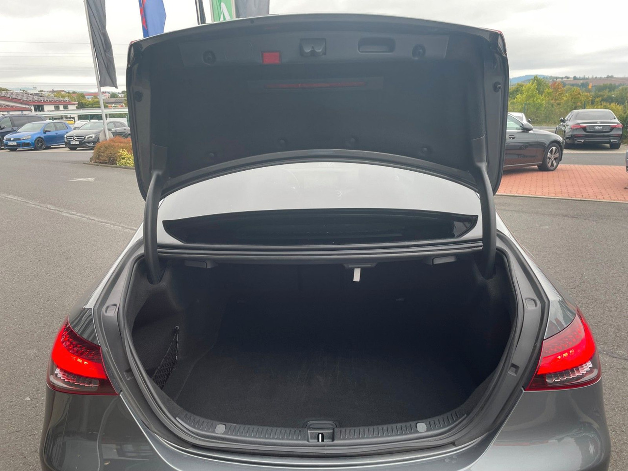 Mercedes-Benz E 220 d AMG+MBeam+Pano+Distr+R-Kamera - Sedã: foto 5 Mercedes-Benz E 220 d AMG+MBeam+Pano+Distr+R-Kamera - Sedã: foto 5