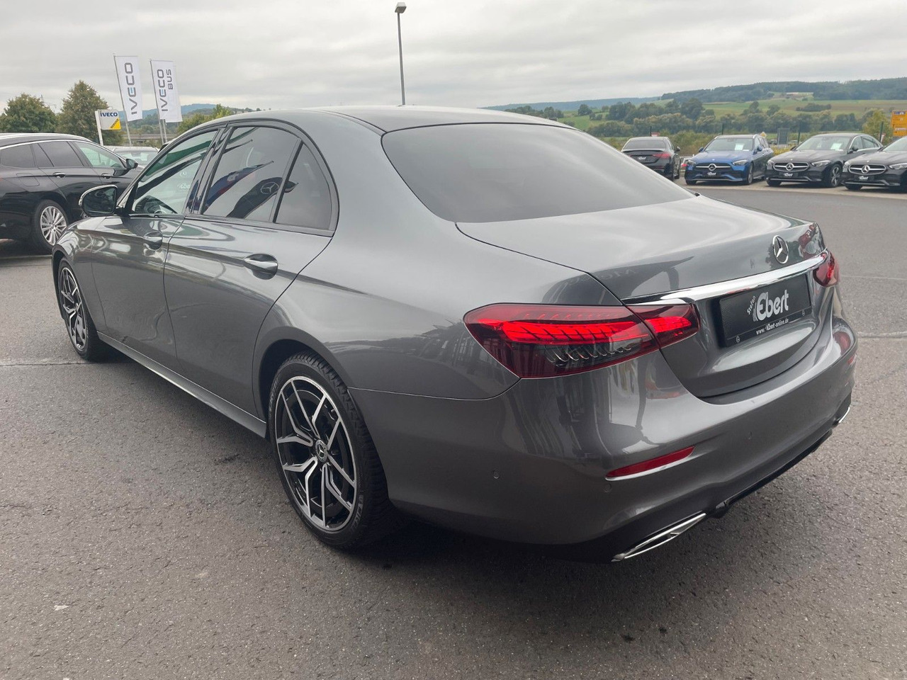 Mercedes-Benz E 220 d AMG+MBeam+Pano+Distr+R-Kamera - Sedã: foto 3 Mercedes-Benz E 220 d AMG+MBeam+Pano+Distr+R-Kamera - Sedã: foto 3