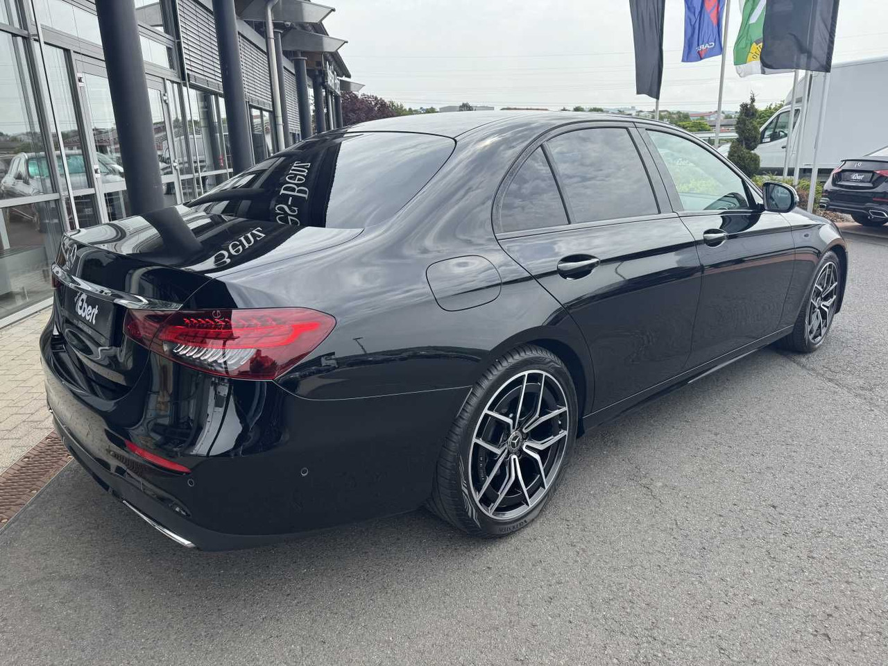 Mercedes-Benz E 220d AMG+Distr+Multibeam+Pano+ Ambiente+Night - Sedã: foto 4 Mercedes-Benz E 220d AMG+Distr+Multibeam+Pano+ Ambiente+Night - Sedã: foto 4