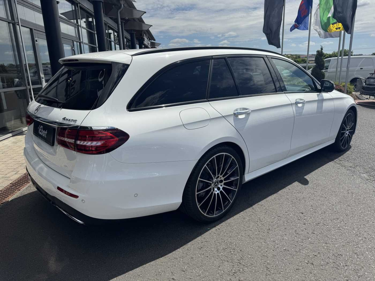 Mercedes-Benz E 300d 4M AMG+Pano+Burm+AHK+360+HUD+ - Automóvel: foto 4 Mercedes-Benz E 300d 4M AMG+Pano+Burm+AHK+360+HUD+ - Automóvel: foto 4