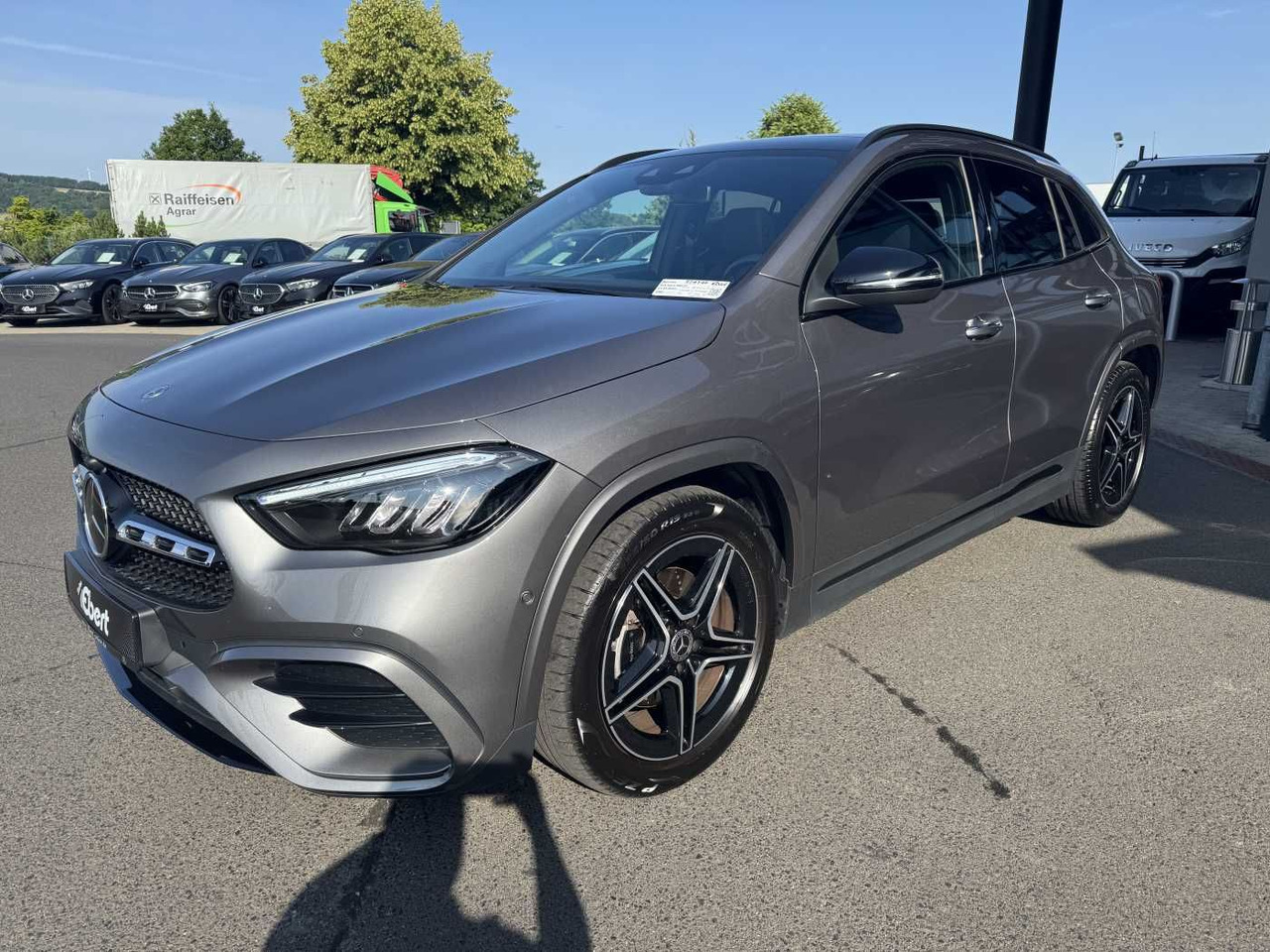Mercedes-Benz GLA 200d 4M AMG+Pano+Distr+Ambiente+ - SUV: foto 2 Mercedes-Benz GLA 200d 4M AMG+Pano+Distr+Ambiente+ - SUV: foto 2
