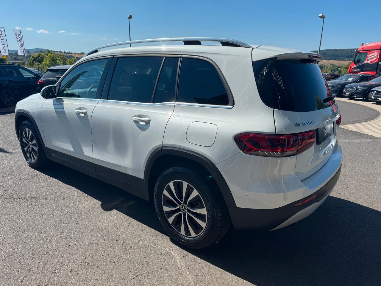 Mercedes-Benz GLB 180 Style+Distronic+RKamera+Vollleder - SUV: foto 3 Mercedes-Benz GLB 180 Style+Distronic+RKamera+Vollleder - SUV: foto 3