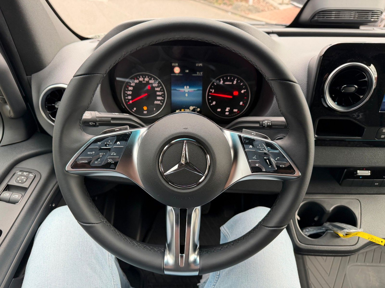 Furgão Mercedes-Benz Sprinter 319 CDI 4325 DISTRONIC Klima AHK: foto 12 Furgão Mercedes-Benz Sprinter 319 CDI 4325 DISTRONIC Klima AHK: foto 12