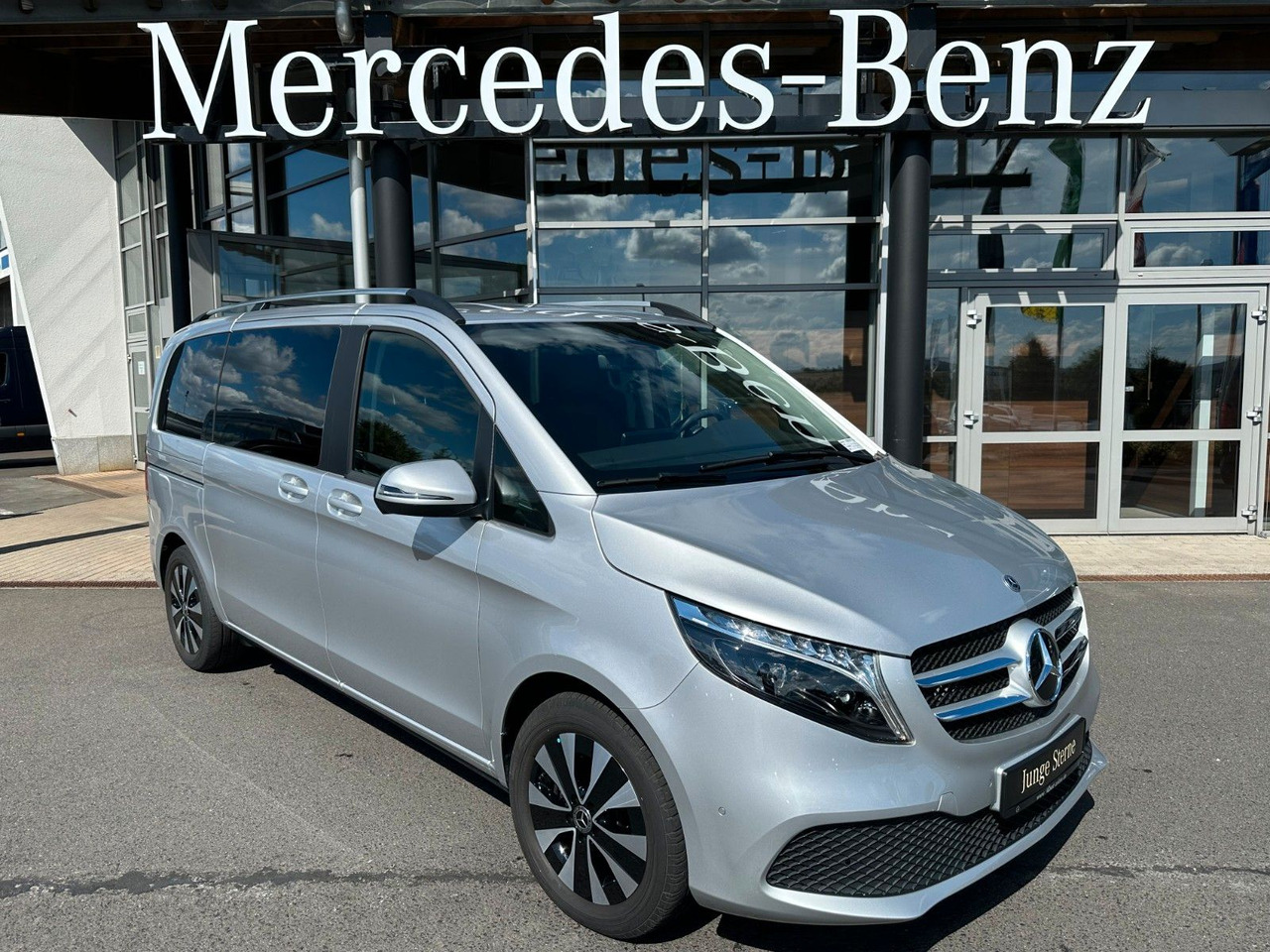 Mercedes-Benz V 250 EDITION 4MATIC Kompakt Liege-Paket AHK2,5t - Furgão de passageiros: foto 1 Mercedes-Benz V 250 EDITION 4MATIC Kompakt Liege-Paket AHK2,5t - Furgão de passageiros: foto 1