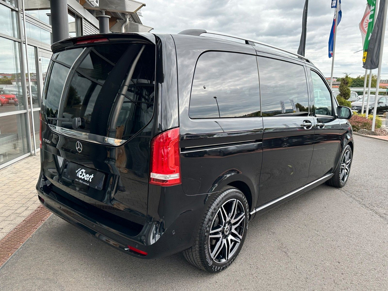 Mercedes-Benz V 250 d EDITION AMG Kompakt ILS elektr Türen - Furgão de passageiros: foto 4 Mercedes-Benz V 250 d EDITION AMG Kompakt ILS elektr Türen - Furgão de passageiros: foto 4