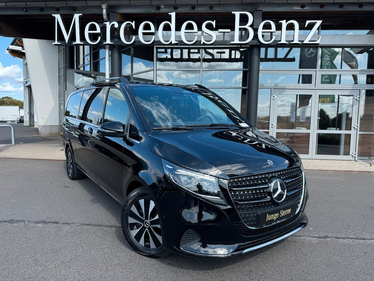 Mercedes-Benz V 300 d AVANTGARDE Extralang 360Kamera Standheiz - Furgão de passageiros: foto 1 Mercedes-Benz V 300 d AVANTGARDE Extralang 360Kamera Standheiz - Furgão de passageiros: foto 1