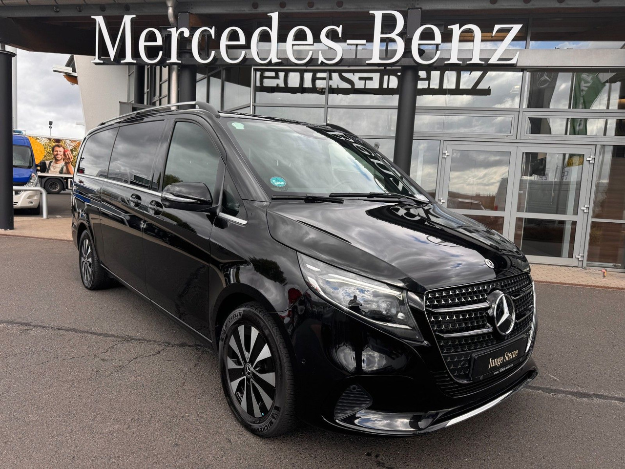 Mercedes-Benz V 300 d AVANTGARDE Extralang 360Kamera Standheiz - Furgão de passageiros: foto 1 Mercedes-Benz V 300 d AVANTGARDE Extralang 360Kamera Standheiz - Furgão de passageiros: foto 1
