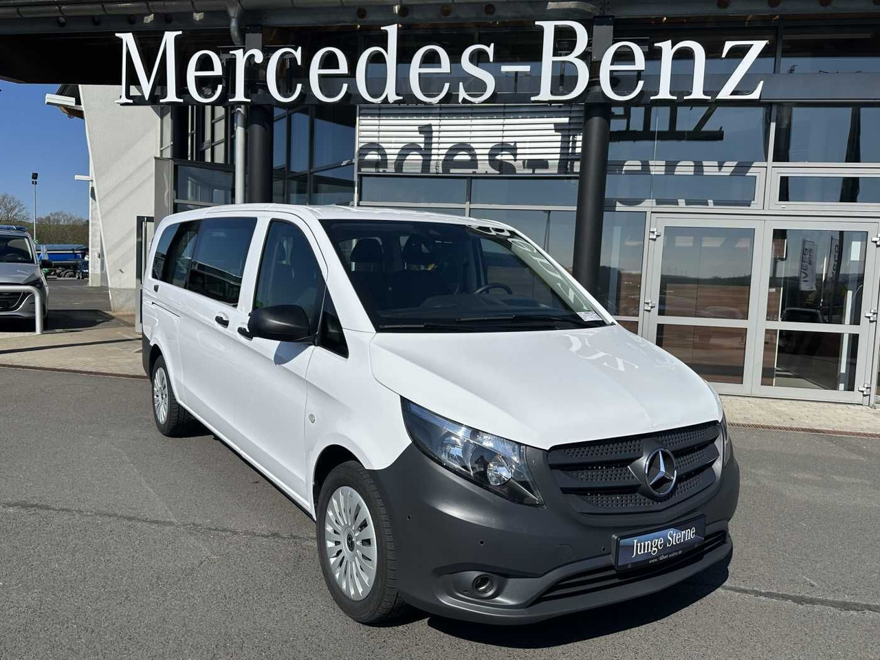 Mercedes-Benz Vito 114 CDI Tourer 8Sitze Klima Audio40 Kamera - Furgão de passageiros: foto 1 Mercedes-Benz Vito 114 CDI Tourer 8Sitze Klima Audio40 Kamera - Furgão de passageiros: foto 1